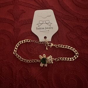 Fashion Jewelry Gold and Green Bracelet with Vintage Charm
